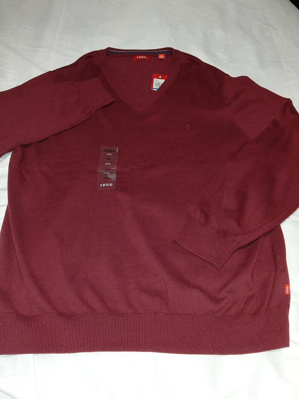 Izod V-Neck Sweater in Deep Wine